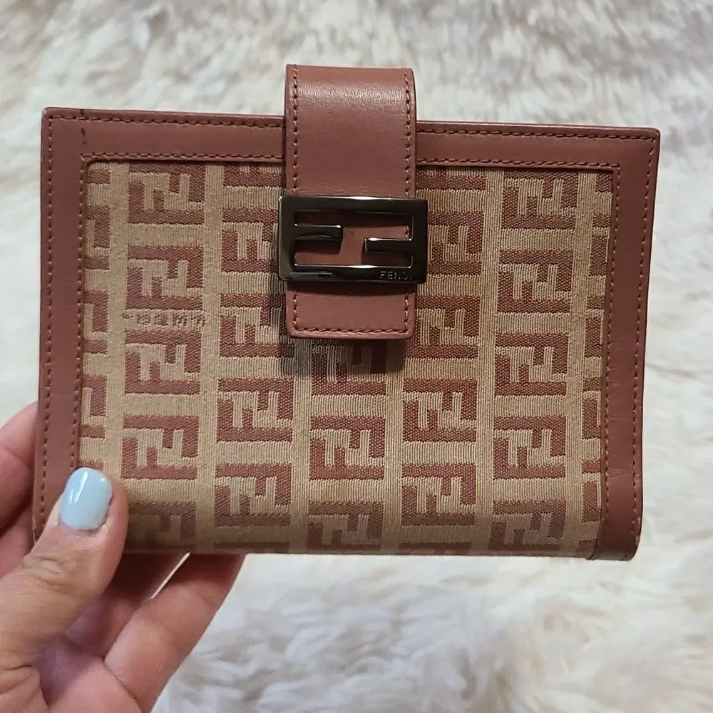 💯 Authentic Fendi Organizer 🍀